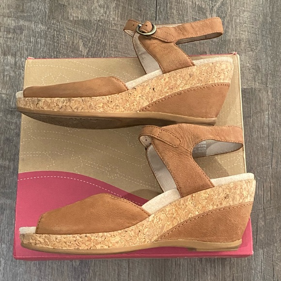 Dansko Charlotte Camel Milled Nubuck - Picture 3 of 7